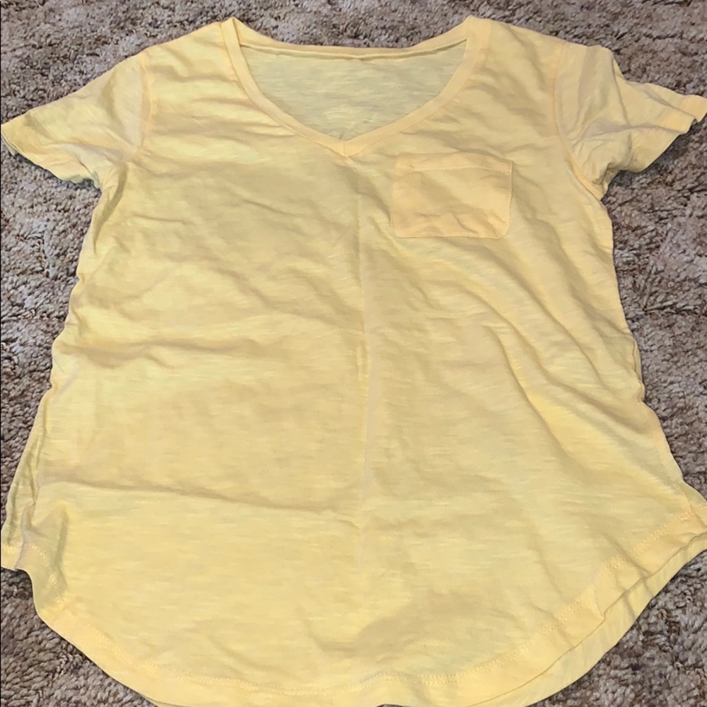 Short sleeve v-cut shirt